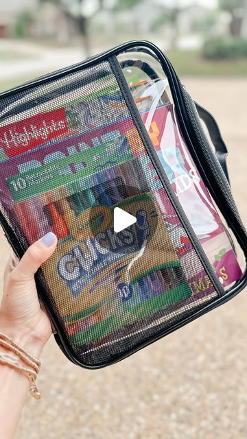 Katie Maynard on Instagram: "Comment SIMPLY for the links!

Don’t leave your house without one of these kits for restaurants, appointments, or on the go! 

Anyone else want a screen free dinner?! To be honest the whole family gets involved in the hidden picture books! 

#momhack #parenting #roadtrip #busybags #parentingtips" Baby Activity Ideas, Baby Travel Hacks, Restaurant Kit, Kids Restaurant, Road Trip Kit, Road Trip Travel, Baby Activity, Road Trip With Kids, Baby Travel