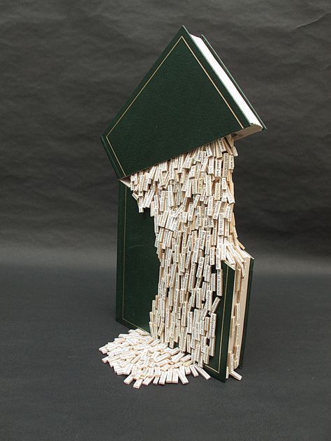 Old Book Art Ideas, Book Page Sculpture, Art With Books, Paper Airplane Tutorial, 3d Book Art, Airplane Tutorial, Make Paper Plane, Upcycled Books Crafts, Book Installation