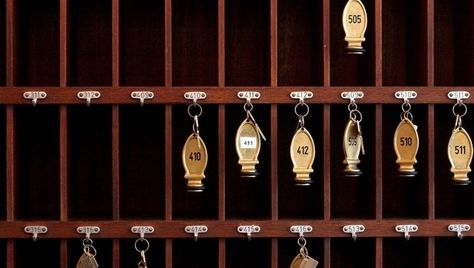 Hotel Keys, Sydney Airport, Key Cabinet, Vintage Hotels, Key Photo, Hotel California, Hotel Motel, Diy Holder, London Hotels