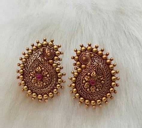 Mango Design Earrings Gold, Mango Earrings Gold Indian, Gold Studs Earrings Indian, Mango Earrings, Gold Earing, Temple Jewellery Earrings, Small Earrings Gold, Gold Earrings Indian, Gold Earrings Models