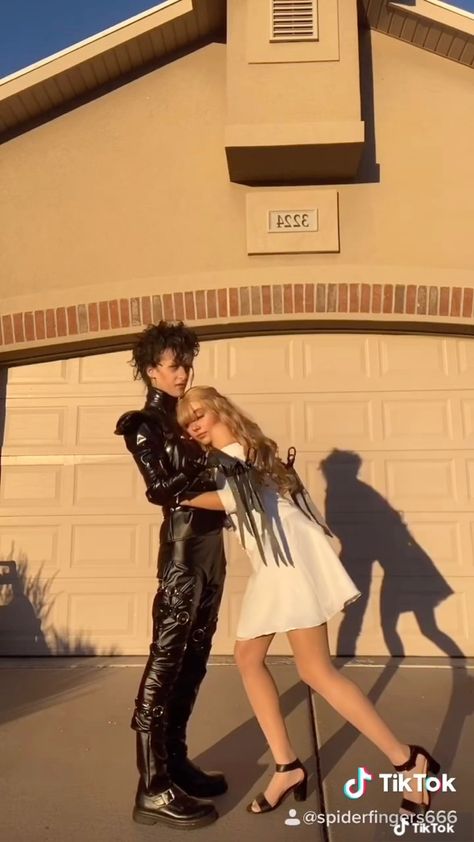 Alt Couple Halloween Costumes, Edward Scissorhands Costume, Partner Halloween Costumes, Halloween Couple Costumes, Horror Halloween Costumes, Twin Halloween Costumes, Matching Halloween Costumes, Horror Costume, Hot Halloween Outfits