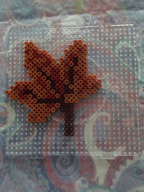 Perler Bead Fall Leaves, Fall Perler Bead Patterns Small, Autumn Hama Beads, Fall Perler Bead Patterns, Perler Bead Designs, Ansan, Perler Art, Hama Beads Patterns, Beaded Leaf