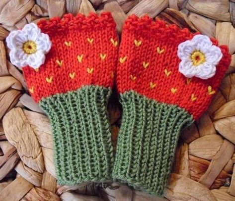 Strawberries Recipes, Strawberry Stuff, Easy Crochet Animals, Crochet Strawberry, Sweet Fruit, Crochet Fingerless Gloves, Kawaii Crochet, Crochet Gloves, Strawberry Fields