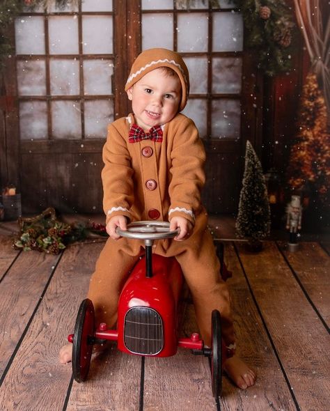 Costume props for a Christmas themed photoshoot. Gingerbread Man Costumes, Themed Photoshoot, Sheffield United, Childrens Clothing, Christmas Photography, Boy Costumes, Boys Christmas, Mens Costumes, Gingerbread Man