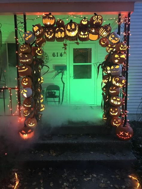 Diy Jackolantern Arch, Outdoor Halloween Archway, Halloween Porch Archway Diy, Halloween Entrance Arch, Jack O Lantern Archway Diy, Jack O Lantern Archway, Christmas Archway Outdoor, Pumpkin Archway Diy, Diy Halloween Entrance