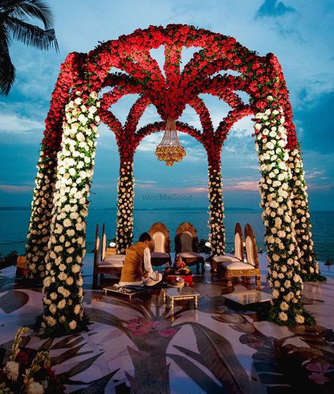 Indian Wedding Garden Mandap, Mandap Night Decor, Mandap For Night Wedding, Pool Side Mandap Decor, Beach Wedding Decorations Indian, Night Wedding Mandap, Marriage Mandap Decoration Indian, Wedding Chori Mandap, Beach Wedding Mandap