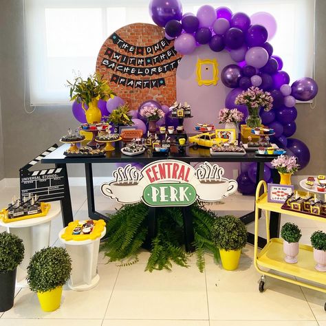 F.r.i.e.n.d.s Themed Party, Friends Themed Bridal Shower Ideas Food, Friends 30th Birthday Theme, Friends Baby Shower Theme, Friends Centerpieces, 30th Bday Party, 30th Birthday Themes, Grown Up Parties, Snoopy Birthday