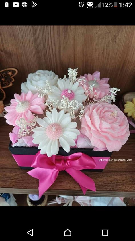 Candle Bouquet, Candle Making Recipes, Handmade Candles Diy, Diy Mother's Day Crafts, Candle Making Business, Paper Background Design, Handmade Jewelry Tutorials, Candles Crafts, Flower Candle