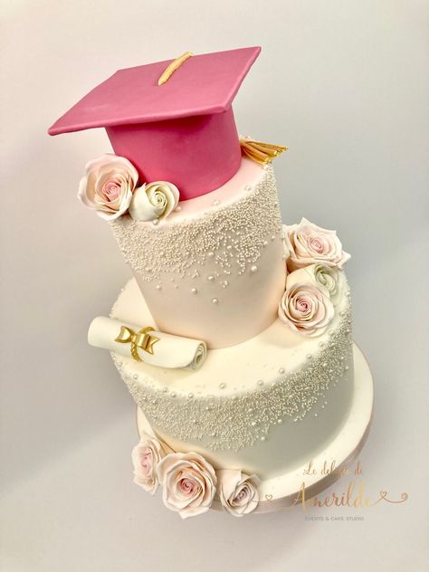 Celebrate your graduation with these 29+ simple and cute cake ideas. From elegant designs to delightful decorations, find inspiration for the perfect graduation cake. Make your milestone moment even sweeter with these adorable and easy-to-create cake ideas. 2 Layer Graduation Cake, Elegant Graduation Cakes Beautiful, Graduation Tiered Cake, Graduation Cakes For Girls High School, Medical Graduation Cakes, Cute Graduation Cakes High Schools, Big Graduation Cakes, Graduation Cake Nursing, Graduation Pink Cake