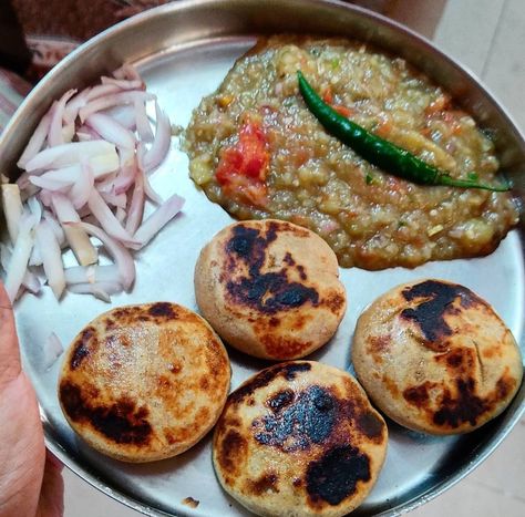 Litti Chokha Recipe, Chokha Recipe, Litti Chokha, Dinner Pics, Food Variety, Kerala Food, Vegetarian Snacks Recipes, Insta Profile, Delicacy Food