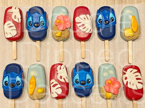 Lilo Stitch Cake Pops, Stitch Cake Popsicle, Lilo And Stitch Cakesicles, Stitch Birthday Cake Pops, Stitch Cakesicles, Stitch Cakepops, Lilo And Stitch Treats, Stitch Food Ideas, Lilo And Stitch Cake Pops