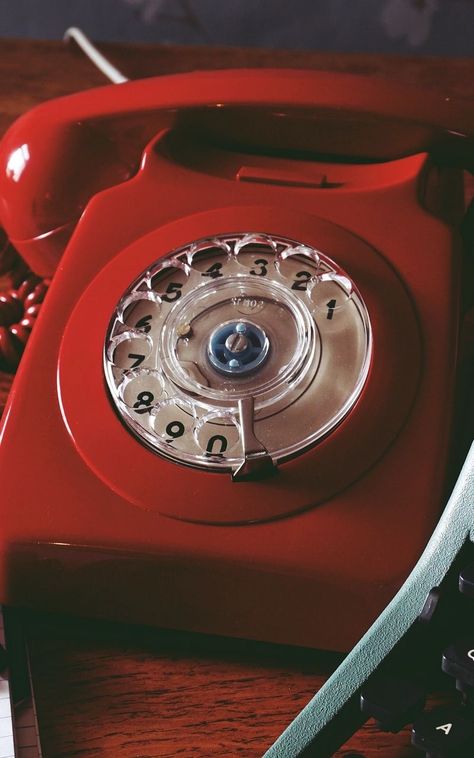 Red Telephone Aesthetic, Old Telephone Aesthetic, Vintage Telephone Aesthetic, Red Astethic, Telephone Photography, 80s Telephone, 80s Phone, English Women, Sabrina Carpenter Album