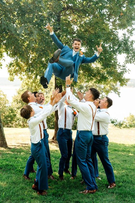 Groomsmen Throwing Groom, Groom And Bridesmaids Pictures, Groomsmen Pics, Groom With Bridesmaids, Groom And Groomsmen Photos, Pictorial Ideas, Wedding Ideas Groom, Groomsmen Wedding Photos, Groomsmen Pictures