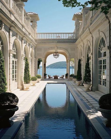 Old Money House, Mansion Exterior, Classic Villa, Dream Mansion, Dream Life House, Bare Minimum, Casa Vintage, Mansion Interior, Cannes France