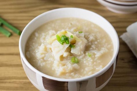 Fish Porridge Recipe, Seafood Congee Recipe, Chinese Porridge Recipes, Fish Rice Recipe, Easy Congee, Congee Recipe Breakfast, Fish Congee Recipe, Fish Congee, Chinese Porridge