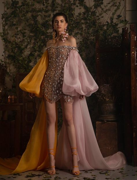 #wedluxe #wedluxemagazine #gold #rose #orange #georgeshobeika #hautecouture #jewelled #floral Dream Costume, Boutique Boho, Georges Hobeika, Couture Mode, فستان سهرة, Cheongsam Dress, Glam Dresses, Couture Gowns, Looks Style