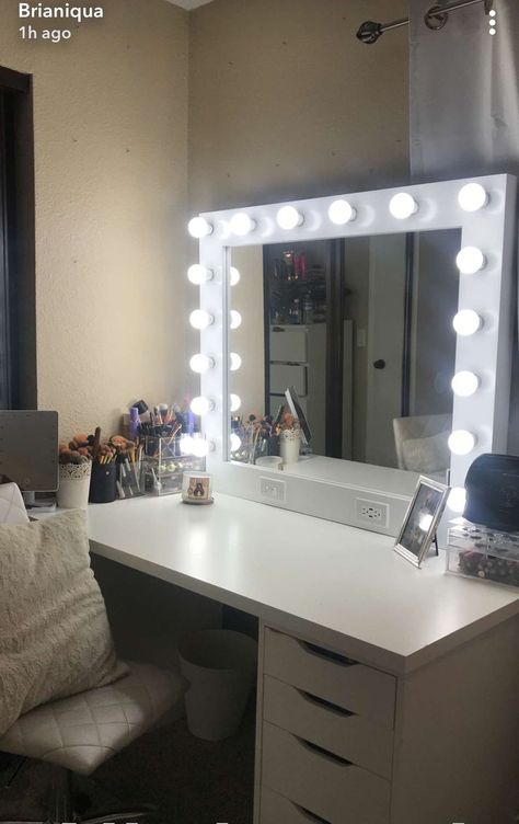 Glam makeup vanity Diy Makeup Vanity Ideas, Makeup Vanity Ideas, Vanity Inspiration, Beauty Room Vanity, Diy Makeup Vanity, Makeup Area, Glam Bedroom, Top Makeup, Makeup Glam