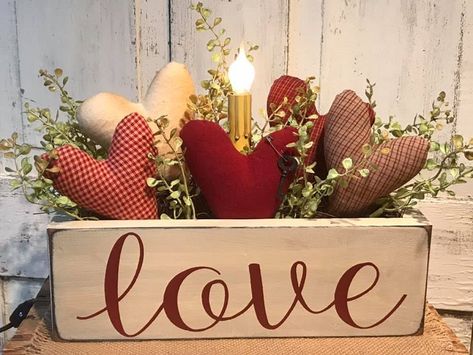 Primitive Valentine Decor, Valentine Craft Decorations, Valentine Wood Crafts, Primitive Valentine, Vintage Valentine Crafts, Saint Valentin Diy, Diy Valentines Day Wreath, Valentines Bricolage, Recipes Seafood