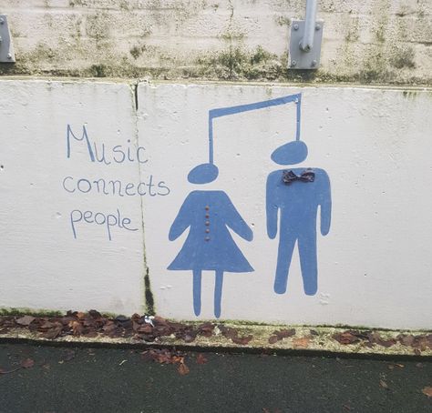 Music Connects People, Epic Fail Pictures, You Had One Job, Design Fails, Arte Disney, One Job, Six Feet Under, Comic Sans, Saddest Songs