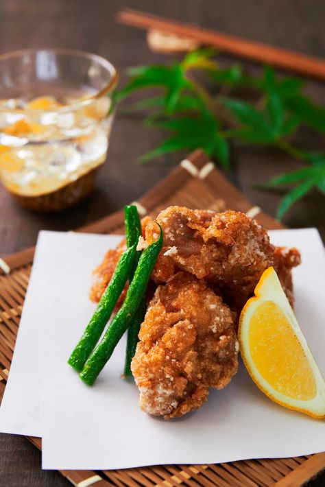 Chicken Karaage Recipe (から揚げ - Japanese Fried Chicken) Chicken Karaage Recipe, Karaage Recipe, Chef Taro, Karaage Chicken, Japanese Home Cooking, Chicken Karaage, Japanese Fried Chicken, Food Japanese, Chicken Plating