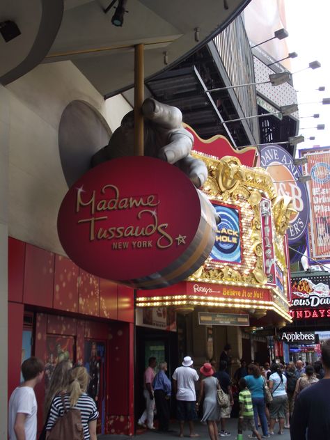 Madame Tussauds  NYC Time Square Madam Tussauds New York, Wax Museum Nyc, Madame Tussauds Nyc, Madame Tussauds New York, Moxy Nyc Times Square, Street Calligraphy, Museum Nyc, Nyc Family, Nyc Aesthetic Night Times Square