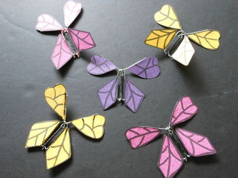 Making Flying Butterflies, Flying Butterfly Card, Paper Butterfly Crafts, Butterfly Flying, Flying Butterfly, Paper Wings, Origami Butterfly, Diy Butterfly, How To Make Origami