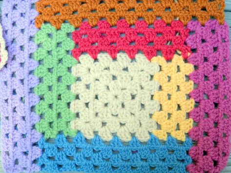 Crochet Log Cabin, Crochet Blanket Diagram, Giant Granny Square, Knitting Squares, Squares Crochet, Crocheting Projects, Granny Square Afghan, Crochet Granny Square Blanket, Crochet Throw Blanket