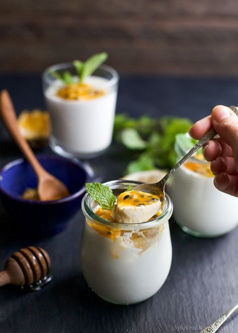 Paleo Vanilla Panna Cotta with Passion Fruit - a slightly sweet creamy Panna Cotta recipe that'll quickly become your new favorite dessert! And guess what, it's guilt free too! | joyfulhealthyeats.com Healthy Summer Dessert Recipes, Light Summer Desserts, Vanilla Panna Cotta, Passionfruit Recipes, Panna Cotta Recipe, Key Lime Cheesecake, Healthy Summer Desserts, Nice Recipes, Lime Cheesecake