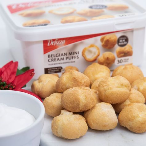 Frozen Cream Puffs, Cream Puffs Aesthetic, Creampuffs Dessert Aesthetic, Mini Cream Puffs, Bites Desserts, Kawaii Cream Puff, Tea Party Snacks, Creme Puffs, Mini Cream Puff