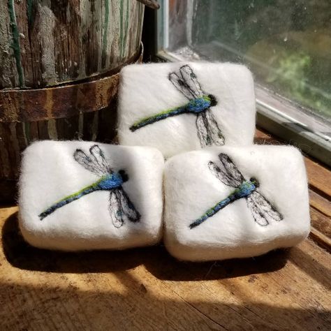 Needle Felt Dragonfly, Felted Dragonfly, Dragonfly Colors, Felted Soap Tutorial, Felted Brooches, Felted Ornaments, Blue Soap, Felted Soap, Soap Tutorial