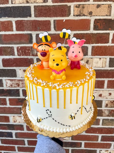 Winnie The Pooh Cake Simple, Winnie The Pooh Birthday Cake Simple, Pooh Bear Cake, Pooh Honey Pot Cake, Winnie The Pooh Hunny Pot Cake, Winnie The Pooh Single Tier Cake, Hunny Pot Winnie The Pooh Cake, Pooh Bebe, Disney Sweets