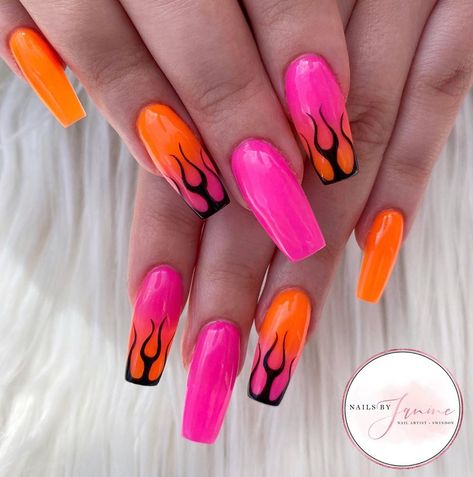 𝐍𝐀𝐈𝐋𝐒 𝐁𝐘 𝐉𝐀𝐍𝐈𝐍𝐄 💅🏽💞✨ on Instagram: “𝐅𝐋𝐀𝐌𝐄𝐒🔥 𝓅𝒾𝓃𝓀 𝒶𝓃𝒹 𝑜𝓇𝒶𝓃𝑔𝑒 𝒾𝓈 𝑜𝓃𝑒 𝑜𝒻 𝓂𝓎 𝒻𝒶𝓋𝑒 𝒸𝑜𝓁𝑜𝓊𝓇 𝒸𝑜𝓂𝒷𝑜𝓈 𝓔𝓥𝓔𝓡 😍🧡💗 ——————————— 𝐀𝐥𝐥 𝐠𝐥𝐢𝐭𝐭𝐞𝐫𝐛𝐞𝐥𝐬 𝐩𝐫𝐨𝐝𝐮𝐜𝐭𝐬 𝐮𝐬𝐞𝐝: 💖Flamingo feather 💖Tangerine…” Orange Flame Nails, Neon Flames Nails, Tangerine Nails, Orange Flames Nails, Pink And Orange Flame Nails, Red And Orange Flame Nails, Rocker Nails, Get Nails, Pink Nails