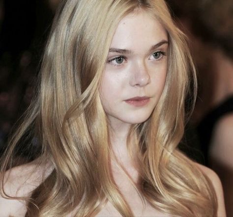 Elle Fanning, Blonde Hair, Close Up, A Woman, Blonde, Hair, White, Black