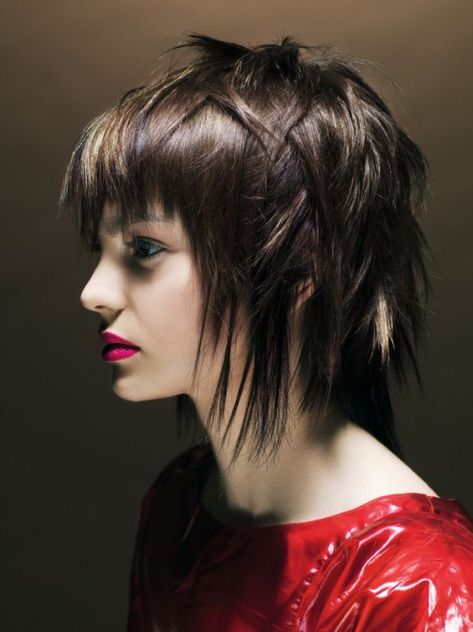 Edgy Medium Hairstyles, Medium Choppy Hair, Uneven Hair, Wild Hairstyles, Choppy Layered Hairstyles, Shag Bob, Shoulder Length Straight Hair, Easy Hairstyle Video, Shoulder Length Hairstyles