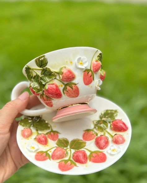 Strawberry series 🍓tea set. Hiking with the set is soooooo nice😌#fairycup #tealover #tealovers #teacup #teaset #teapot #teapots #makelifearide #teacupcollector #teacupcollection #idyllic #cupcollection #fyp #fypシ #fypage #foryou #foryoupage Strawberry Tea, Tea Cup Collection, Ceramic Tea Cup, Minimalist Room, Ceramics Ideas Pottery, Porcelain Cup, Clay Ceramics, Ceramic Decor, Clay Pottery