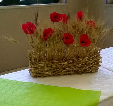 Deco Nature, Poppy Art, Everlasting Flowers, Anzac Day, Spring Easter Decor, Work Party, Ikebana, Decoration Table, Flower Crafts