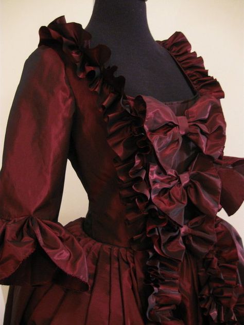 Red Marie Antoinette Dress, Making Oc, Gown Aesthetic, Georgian Dress, Theatre Ideas, Mask Ball, Crimson Dress, Baroque Dress, Rococo Dress