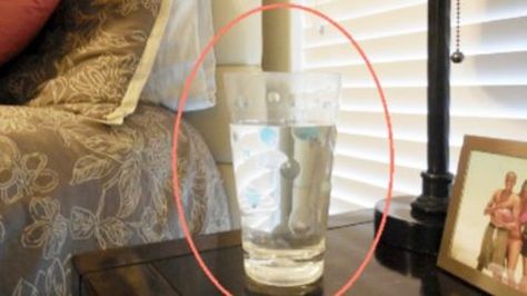 Put a Glass of Water, Salt and Vinegar In A Room…Wait 24 Hours You’ll Be Amazed What Happens! | DIY Joy Projects and Crafts Ideas Kwas Moczowy, Removing Negative Energy, Energy Cleanse, Negative Energy, Drawing People, Positive Energy, Feng Shui, Home Remedies, Vinegar