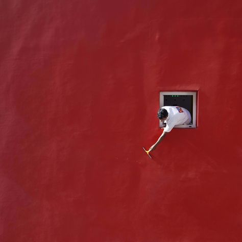 Serge Najjar, Geometric Photography, 귀여운 음식 그림, Minimal Photography, Minimalist Photography, Minimalist Architecture, Red Walls, Red Art, 인물 사진