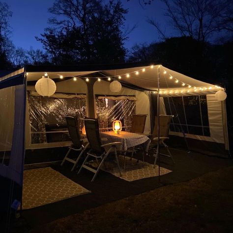 Caravan Awning Set Up Ideas, Cool Tent Campsite Setups, Caravan Awning Set Up, Caravan Set Up, Camping Outdoor Setup, Caravan Awning Ideas, Boujee Camping, Campsite Setup Ideas Tent, Caravan Awning Interior Ideas