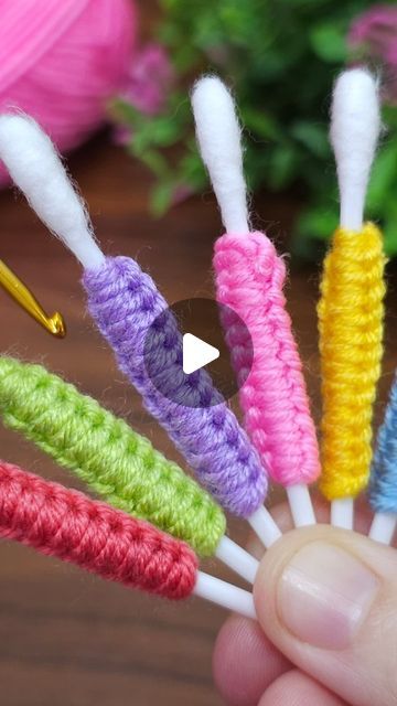 Diy Easy Crochet Projects, Craft Loops Projects, Diy Crochet Flowers Easy, Yarn Ideas Projects, Sewing For Kids Projects, Cute Crocheted Things, Crochet Beads Patterns, Cute And Easy Crochet Projects, Fun Crochet Ideas