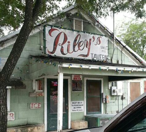 Rileys Tavern -THE Oldest bar in Texas!! ..Gruene Hall is the oldest dance hall in Texas Biker Bar, Small Town America, Small Town Life, American Gothic, Southern Gothic, New Braunfels, Santa Lucia, Trailer Park, Small Town