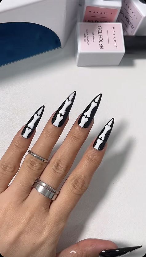 Nail Art Halloween, Halloween Acrylic Nails, Goth Nails, Nail Art Designs Diy, Nail Art Designs Videos, Halloween Nail Designs, Halloween Nail, Halloween Nail Art, Nail Art Tutorial