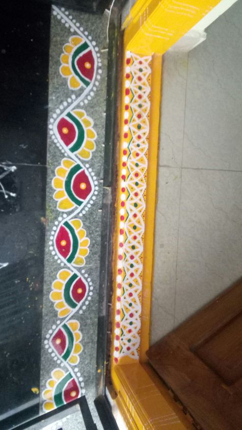 Gadapa Designs, Door Rangoli, Dhanurmasam Muggulu, Border Kolam, Puja Decor, Door Painting, Border Rangoli, Floor Painting, Rangoli Designs Simple Diwali