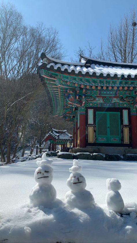 Snow In South Korea, South Korea Winter Aesthetic, Korean Winter Wallpaper, Korean Snow Aesthetic, Korea In December, South Korea Snow, Winter In Korea Aesthetic, Seoul Snow, Korea In Winter