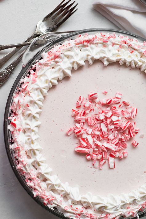 Candy Cane Ice Cream, Candy Cane Pie, Candy Cane Dessert, Ice Cream Pie Recipe, Peppermint Recipes, Peppermint Ice Cream, Ice Cream Pie, Candy Cane Cookies, Peppermint Candy Cane