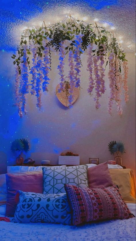 Fairy Ceiling Decor, Hanging Wisteria Decor Bedroom, Garden Theme Home Decor, Girly Forest Room, Fairy Tail Room Bedrooms, Bedroom Theme Ideas Aesthetic, Butterfly Garden Room Decor, Tinker Bell Room Decor, Wisteria Bed Canopy