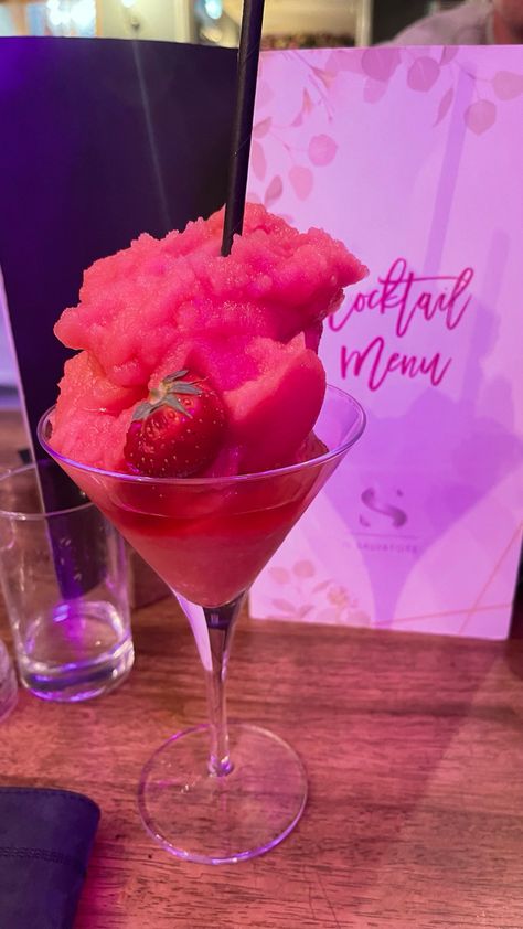 A strawberry daiquiri at Il Salvator Summer Drinks Alcohol Recipes, Girls Night Dinner, Brunch Restaurant, 21 Party, Gluten Free Drinks, Pretty Alcoholic Drinks, Summer Drinks Alcohol, Strawberry Candy, Brunch Restaurants