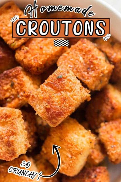 Home Made Croutons Recipe, Easy Croutons, Quick Stuffing, How To Make Croutons, Cornbread Croutons, Steak Salad Recipe, Crouton Recipes, Salad Soup, Croutons Homemade