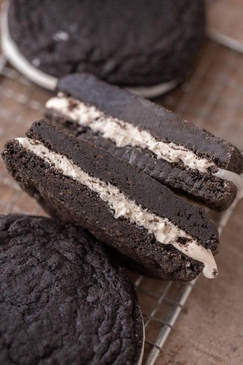 Crumbl Mallow Oreo Sandwich Cookies - Lifestyle of a Foodie Fluff Frosting, Oreo Sandwich, Marshmallow Fluff Frosting, Crumble Cookie Recipe, Lifestyle Of A Foodie, Alpha Gal, Oreo Cookie Recipes, Cookie Sandwich Recipes, Cocoa Powder Cookies